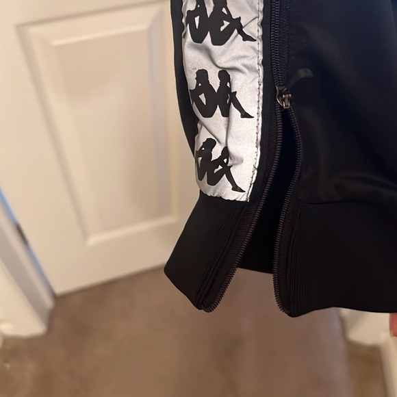 Men’s XL 2 piece Kappa Suit With Reflective Logo Trimming - Picture 8 of 8